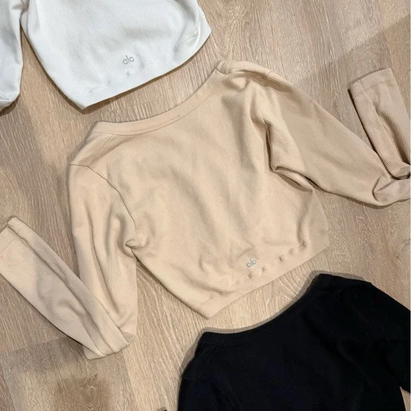 ALO YOGA cropped & ribbed long sleeved tees - Picture 3 of 8